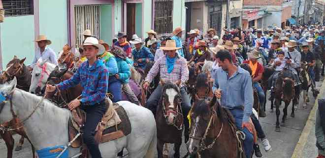 Alcalde Jesús Araque realizó Cabalgata con mil doscientos caballistas