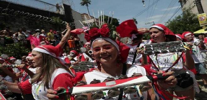 La fiesta se prende en Río de Janeiro tras la bendición del Rey Momo