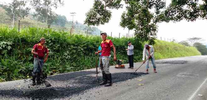 Alcaldía de Tovar continúa plan de asfaltado y bacheo de carreteras
