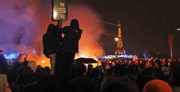 Francia: Nueva noche de disturbios contra el Gobierno de Macron