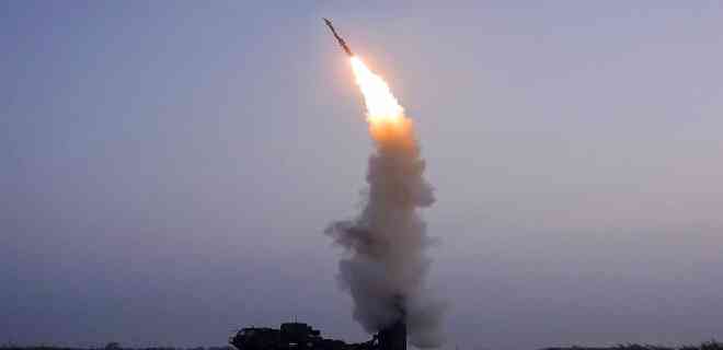 Corea del Norte dispara dos misiles balísticos al mar de Japón