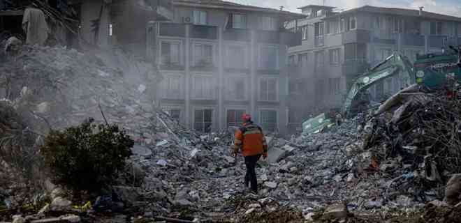 Las muertes por terremotos de febrero en Turquía superan las 50.000