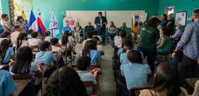 «El francés va al liceo» llega a los planteles en Maracaibo