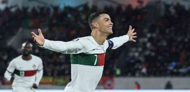 Portugal resuelve con otro doblete de Ronaldo