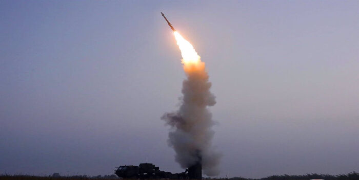 Corea del Norte lanzó un misil no identificado al mar de Japón