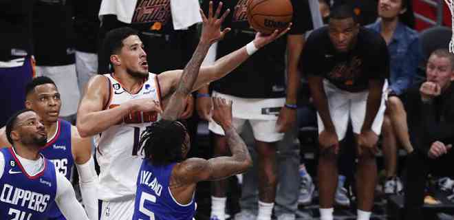 Booker maravilla y los Suns avanzan a las semifinales de la NBA