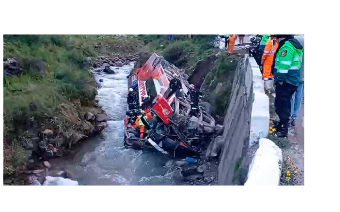 Al menos 10 muertos y 25 heridos en accidente de bus en Perú