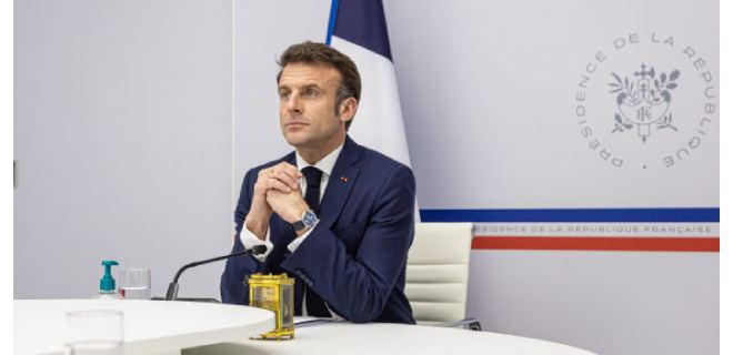 Macron abucheado en su primer viaje para promover la reconciliación nacional