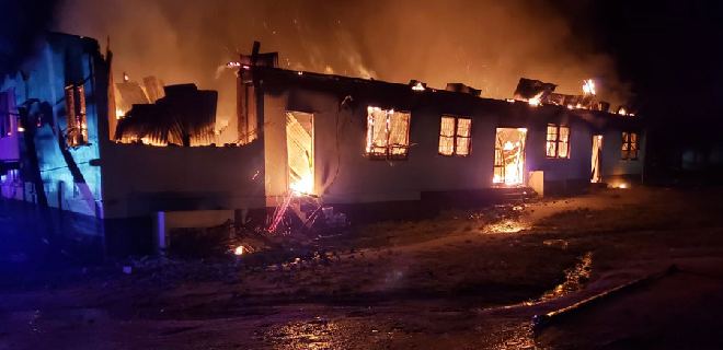 Al menos 20 niños muertos en incendio de escuela en el Esequibo