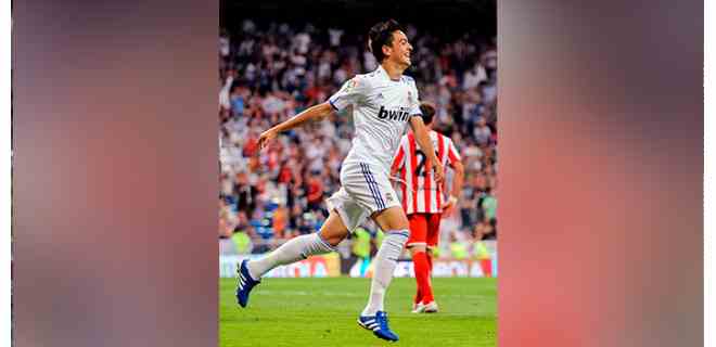 +VIDEO | Joselu llega al Real Madrid cedido con opción de compra