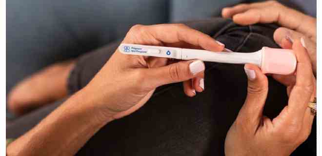 Venden la primera prueba de embarazo que se toma con muestras de saliva