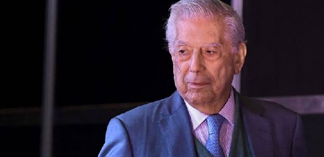 Mario Vargas Llosa, de 87 años, es hospitalizado por segunda vez por covid-19