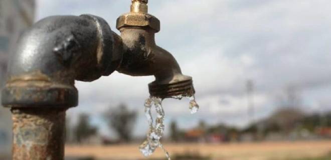 Habitantes en Mérida reportan fallas en el suministro de agua potable