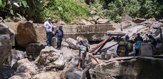 Lisandro Segura supervisó trabajos de recuperación del Dique Rural de Mucujepe