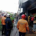 Incendio destruye 10 locales en centro comercial de Barquisimeto