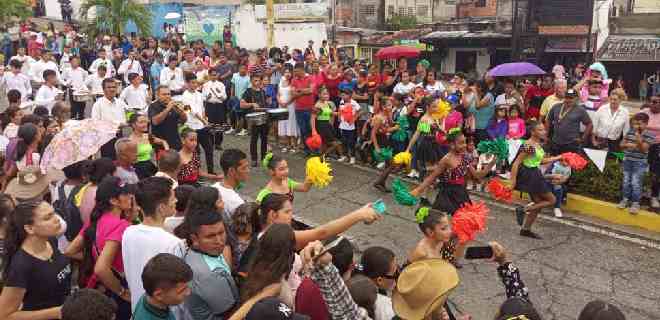 Con éxito se realizó el desfile de Carnaval Santa Elena 2024