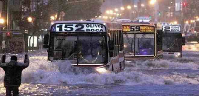 Lluvias provocan inundaciones, apagones y retrasos de vuelos en Buenos Aires