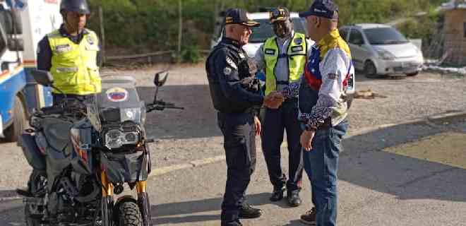 Gobernador Jehyson Guzmán entrega motos de alta cilindrada al Iapebm
