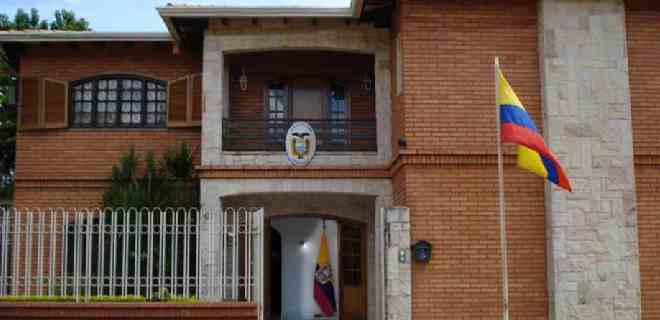 Oficialismo anuncia cierre de embajada y consulados venezolanos en Ecuador