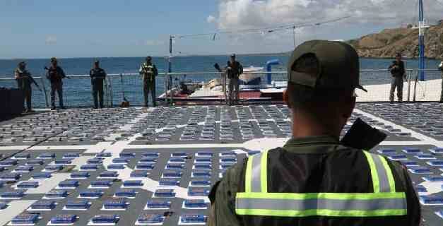 La Armada francesa incauta 1,1 toneladas de cocaína en un barco venezolano en el Caribe