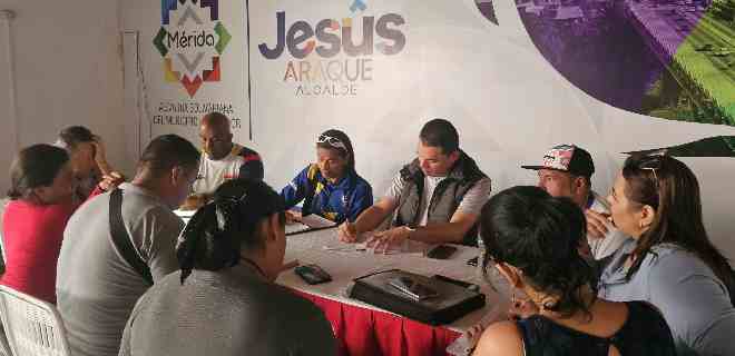 Alcalde Jesús Araque desarrolló mesa técnica para evaluar proyectos comunales en Libertador