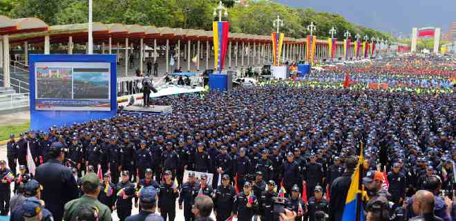 Maduro pide a la policía garantizar la paz antes, durante y después del #28Jul